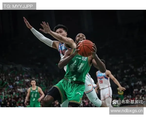 普尔谈与锡安的默契配合期待球队在新赛季中展现强大竞争力